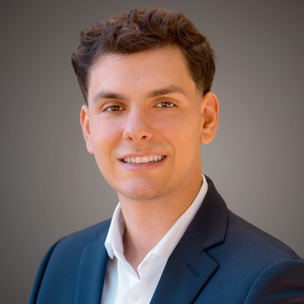 Eric Skenduli Headshot